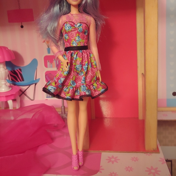 - Barbie - Picture 3 of 4